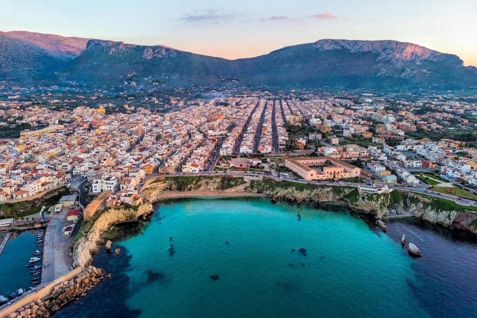 Casa Vacanze Green House تيراسيني المظهر الخارجي الصورة